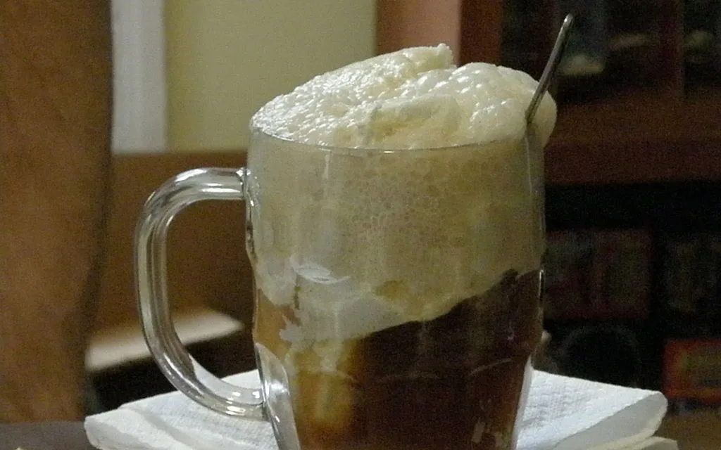 AUGUST 6-NATIONAL ROOT BEER FLOAT DAY