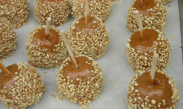 OCTOBER 31-NATIONAL CARAMEL APPLE DAY